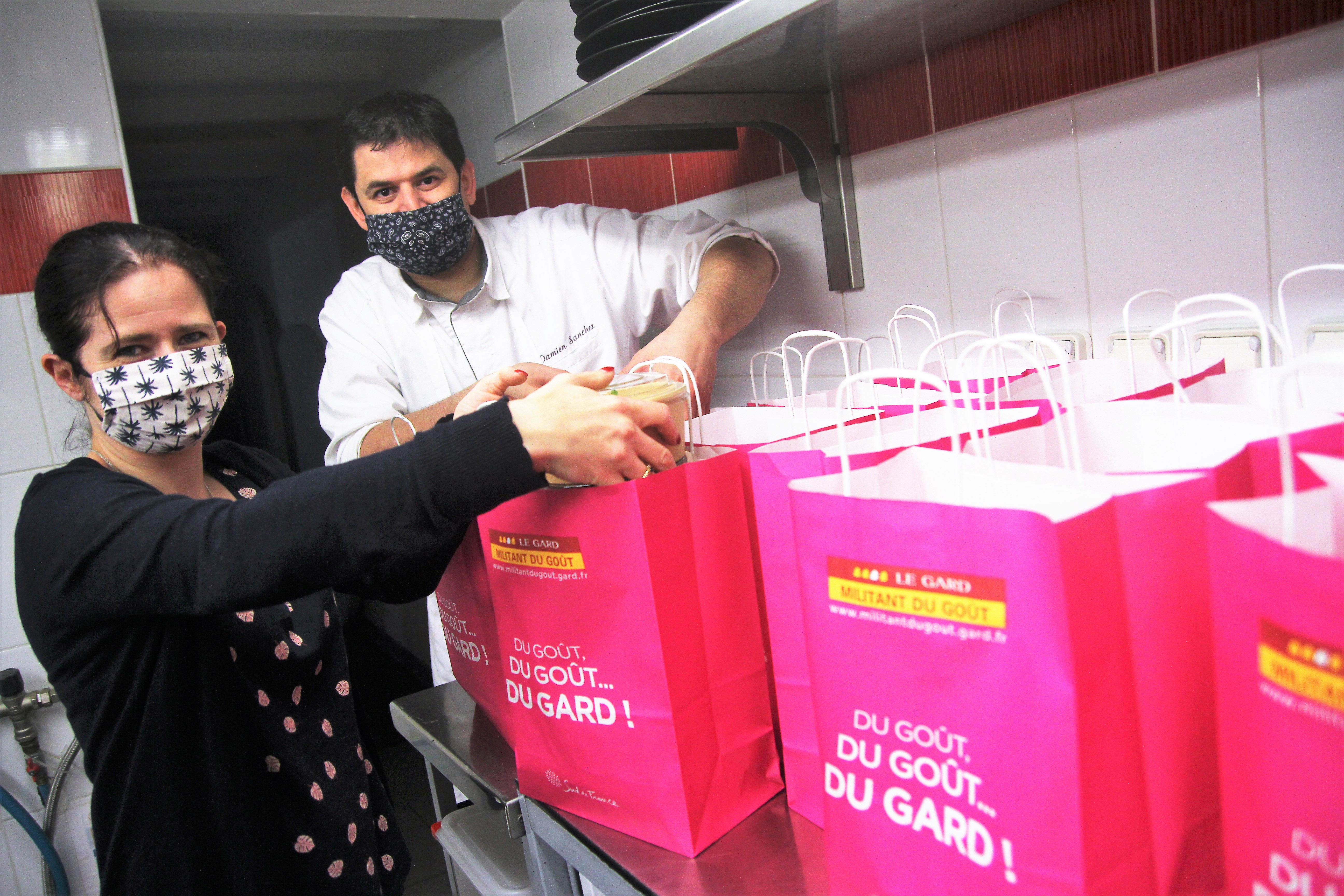 Le Chef Damien Sanchez et Séverine prépare les sacs !