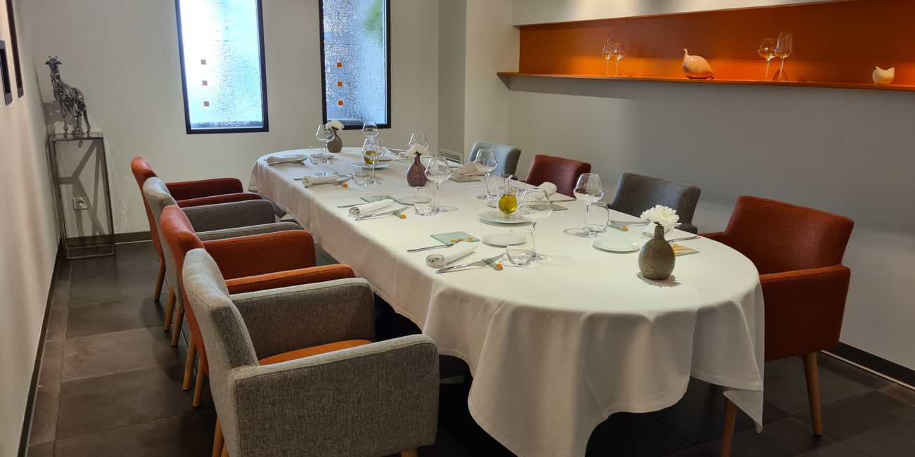 Une salle de réception au restaurant Skab à Nîmes dans le Gard